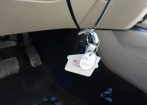 2019 Honda Pilot Touring z USA, uszkodzony, nr VIN 5FNYF5H66KB017476